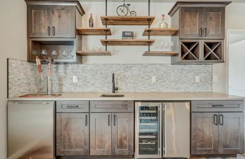 Mountain Breeze Villa w Mountain Views and Air Hockey - Foto 32