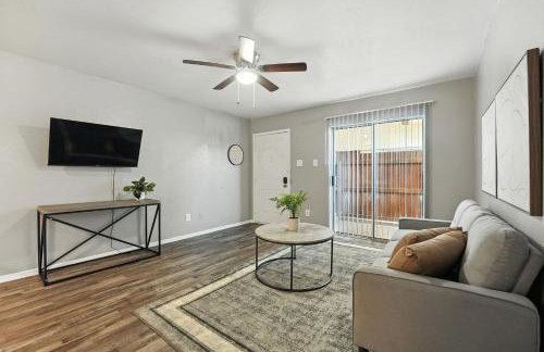 Family-Friendly 2Bd Midterm Stay I Parking Onsite - Photo 17