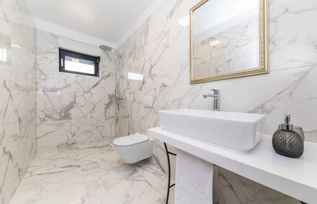 Beachfront Villa Baronessa with Pool - Photo 26