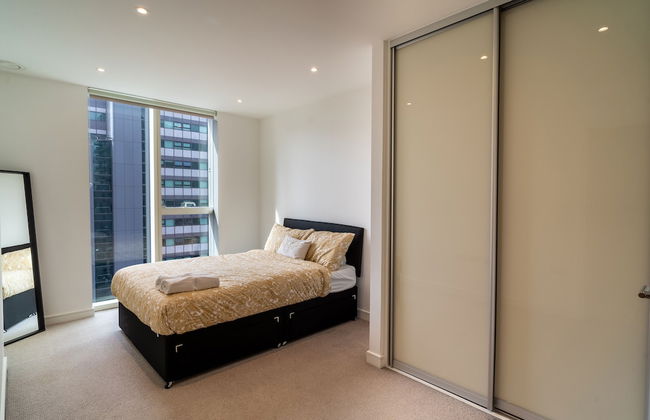 Luxury 2-bed Croydon Apartment Near Gatwick - Photo 11