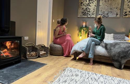 Quirky, Luxury Hideaway - Photo 10