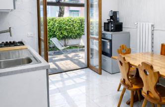 Bed & Garage Apartment in Villa - Photo 13