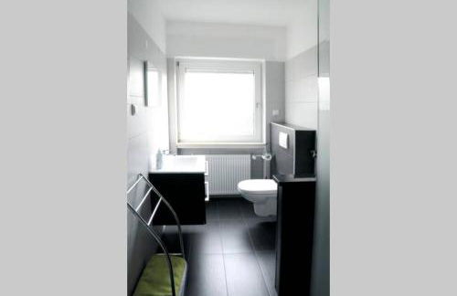 Traumhafte Kurstadt Apt Moderne 2ZKB Balkon P-Platz 7-24 Flexible Check-in - Foto 10