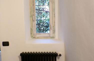 Elegant Traditional Home Steps from the Lake, with Garden and Panoramic Terrace - Photo 31