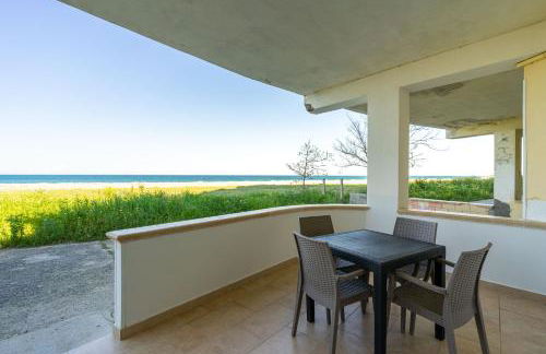 Beachfront apartment with exclusive access - Foto 1