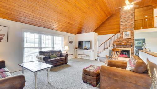 Deer Lake Lodge on 700 Wooded Acres in Dayton! - Foto 4