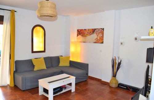 Apartamento con hermoso jardín y AC - Foto 13