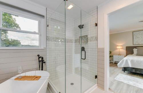 Lakefront Sherrills Ford Haven with Boat Dock! - Foto 14