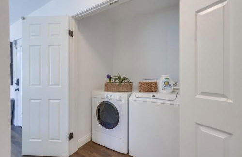 Beautiful Remodel 3 Bedroom 2 bathroom Home with Pool & Jacuzzi - Foto 23