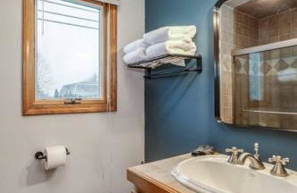 4 br Lakehouse, Fire Pit, King Beds, Bunk room - Foto 18