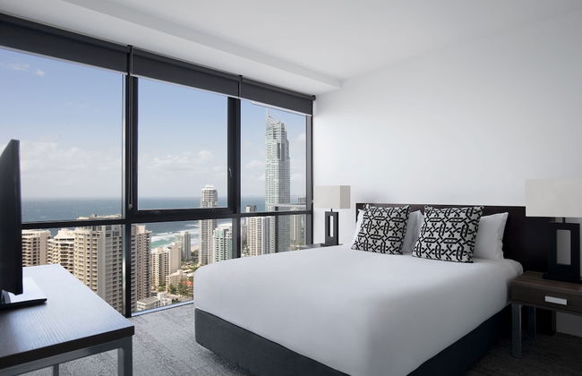 Mantra Circle on Cavill - Photo 12