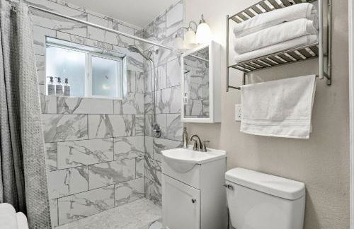 Renovated Stay, Parking, Near DT & Airport - Foto 4