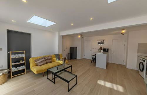 Gated 4 Guests House Free Parking - Foto 24