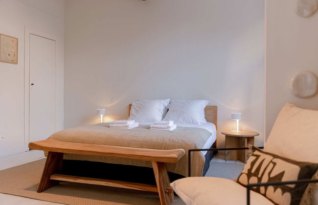 Inviting and Bright Guest Room in City Center - Photo 19