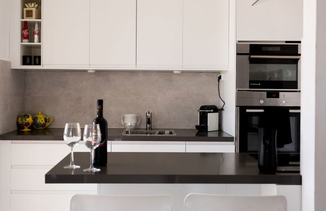 Amazing Apartment near Mahane Yehuda - Photo 16