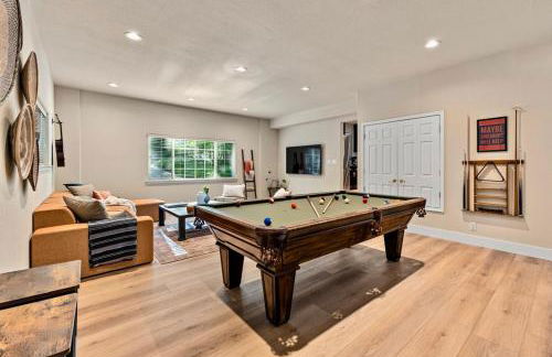 Spacious Cozy and Renovated Mountain Retreat - Foto 23