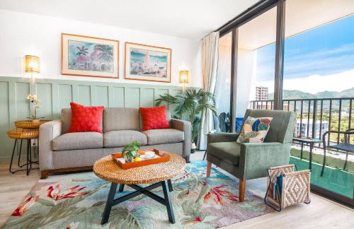 Mountain View Condo with King or Queen Bed and Parking - Photo 2