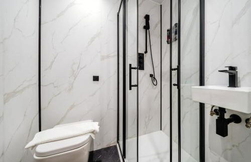 Bottom of Royal Mile 7 Beds Sleeps 12 3 Bthrooms - Photo 19