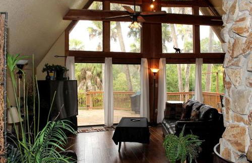 A-Frame Cabin Rental with Spacious Deck Overlooking the Cotee River, Florida - Foto 2