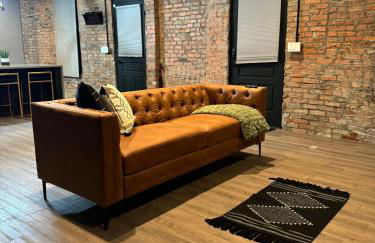 Jungle House Columbus Downtown Free Parking Sleeps 8 - Steps to Convention Center & Nationwide Arena - 2BR Short North Luxury Home - Over 5,800 Five Star Stays - Foto 5