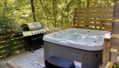 Convenient Cottage-Hot Tub, 4 Minutes to Dahlonega - Foto 5