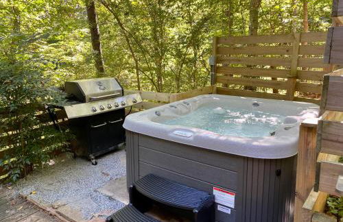 Convenient Cottage-Hot Tub, 4 Minutes to Dahlonega - Foto 5