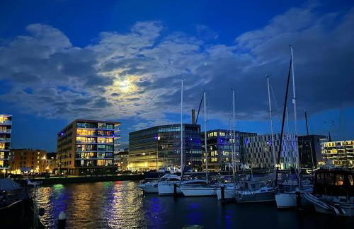 Gemütl Wohnung mit Blick auf den Hafen - Photo 4