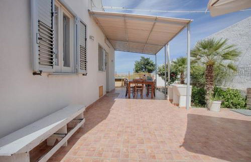 Dreamy Apartment with Veranda, Pool and Parking - Foto 17