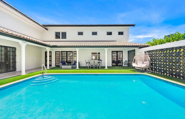 Amazing 7 BR Villa With Heated Pool Near the Beach - Foto 1