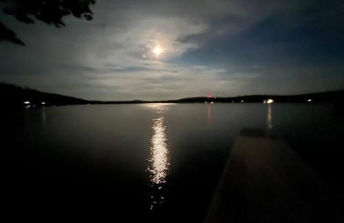 Lakefront Cottage on Brewer Lake - Foto 6