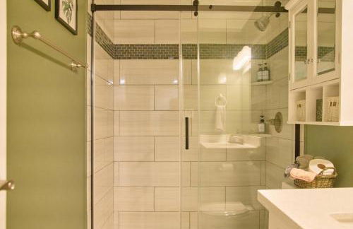 The Scott Getaway - Walkable to Old Town, remodeled space, outdoor pool! - Foto 21