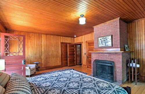 Restored Historic Saranac Lake Home Lake Access! - Foto 18