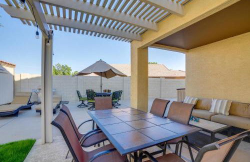 1 Mi to Surprise Stadium! Home with Patio and Hot Tub - Foto 2