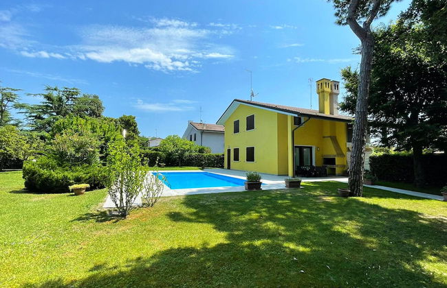 Fantastic Villa With Pool for 7 Guests on Albarella - Foto 1