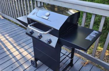 Hot Tub-EV-Kid Friendly-Arcade Game-BBQ-Fire Pit - Photo 23