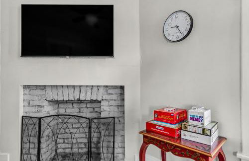 A Timeless Victorian Home with Period Charm! - Foto 12