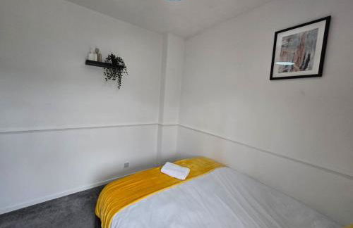 Comfortable 2BR Flat Great Location - Foto 12