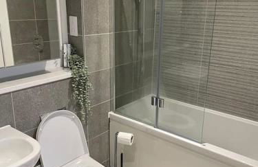 Modern 2 Bedroom House, Edinburgh. - Photo 14