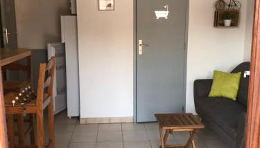 AU MIMOSA - Gîte Le Murier - Foto 4, minibar