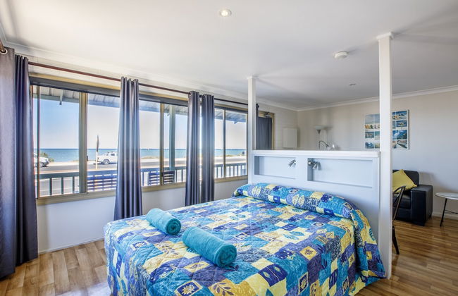 Shark Bay Seafront Apartments - Photo 27