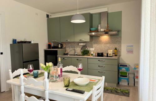 Green House Next - Lovely Apartment for family and Free Parking - Photo 9