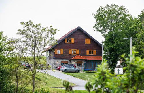 Apartment Stone and Wood - Photo 16