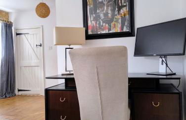 The Old Post Office Spacious 3-Bed Cottage in North Perrott - Photo 19