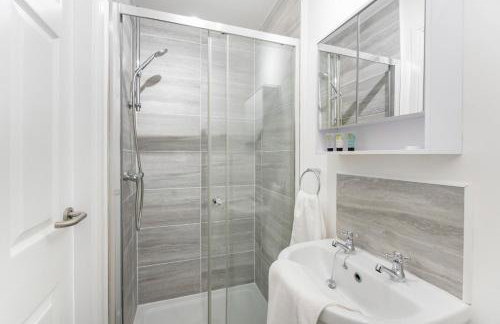 NEW! Stylish 5-Bed Apartment in Stockton-on-tees by Stay With Us, Perfect for Contractors & Large Groups, FREE Parking! - Foto 46