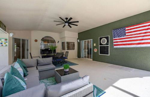 Modern Retreat Pool and Game Room - Foto 75