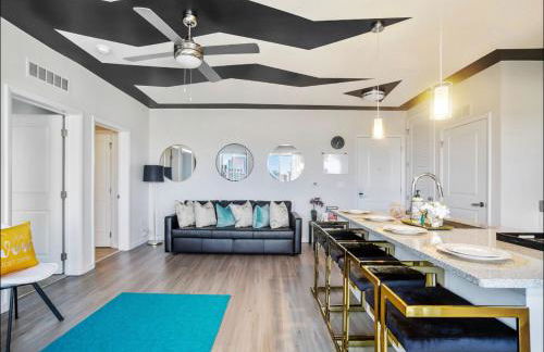 Lux Penthouse Skyline, Views Gym , Free Parking & Wifi - Photo 3