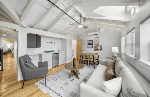 Huge Retrea w Rooftop Deck Stay At Farmers Market - Foto 39