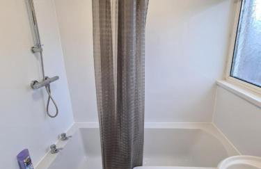 6 bed, sleeps 8, 1 Mile from New Cross Hospital, 10 mins from M6 Jct 10 & M54 Jct 1 - Foto 13