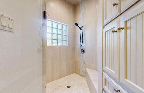 Regal Riverfront Retreat - Foto 16