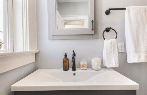 Remodeled Washer Dryer Mins to Beach & Downtown - Foto 28